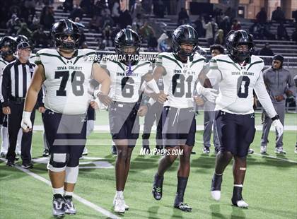 Thumbnail 1 in Iowa Colony vs. Randle (UIL 5A D2 Football Quarterfinal) photogallery.