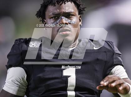 Thumbnail 2 in Iowa Colony vs. Randle (UIL 5A D2 Football Quarterfinal) photogallery.