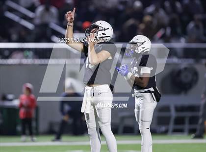 Thumbnail 1 in Iowa Colony vs. Randle (UIL 5A D2 Football Quarterfinal) photogallery.