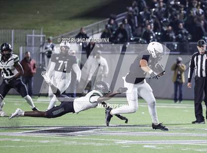 Thumbnail 2 in Iowa Colony vs. Randle (UIL 5A D2 Football Quarterfinal) photogallery.