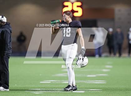 Thumbnail 2 in Iowa Colony vs. Randle (UIL 5A D2 Football Quarterfinal) photogallery.