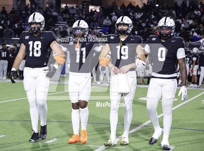 Thumbnail 2 in Iowa Colony vs. Randle (UIL 5A D2 Football Quarterfinal) photogallery.