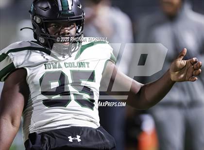 Thumbnail 3 in Iowa Colony vs. Randle (UIL 5A D2 Football Quarterfinal) photogallery.