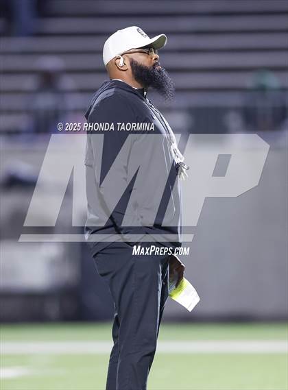 Thumbnail 1 in Iowa Colony vs. Randle (UIL 5A D2 Football Quarterfinal) photogallery.