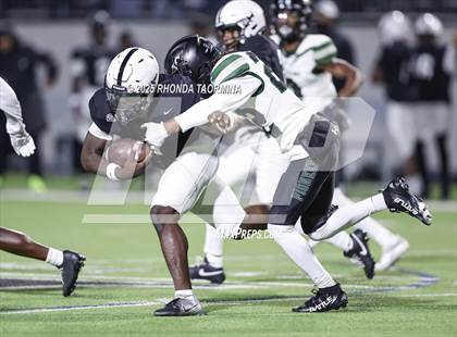 Thumbnail 3 in Iowa Colony vs. Randle (UIL 5A D2 Football Quarterfinal) photogallery.