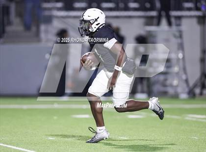 Thumbnail 2 in Iowa Colony vs. Randle (UIL 5A D2 Football Quarterfinal) photogallery.