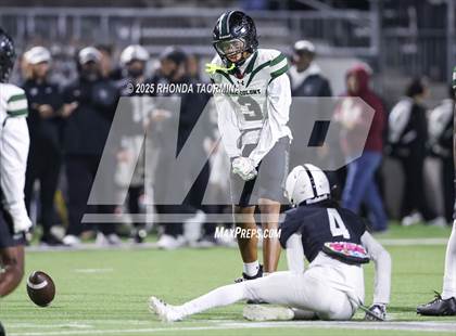 Thumbnail 2 in Iowa Colony vs. Randle (UIL 5A D2 Football Quarterfinal) photogallery.