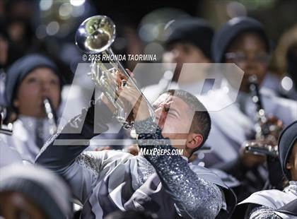 Thumbnail 1 in Iowa Colony vs. Randle (UIL 5A D2 Football Quarterfinal) photogallery.