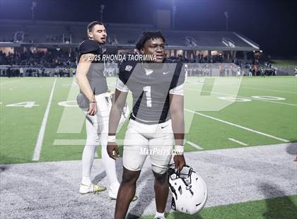 Thumbnail 2 in Iowa Colony vs. Randle (UIL 5A D2 Football Quarterfinal) photogallery.