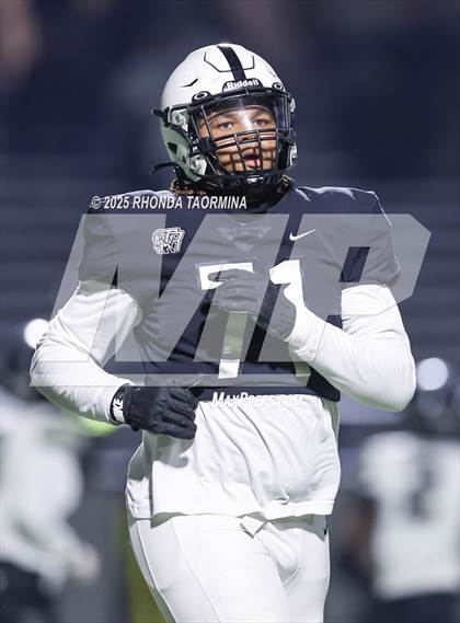 Thumbnail 1 in Iowa Colony vs. Randle (UIL 5A D2 Football Quarterfinal) photogallery.