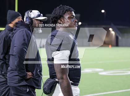 Thumbnail 3 in Iowa Colony vs. Randle (UIL 5A D2 Football Quarterfinal) photogallery.