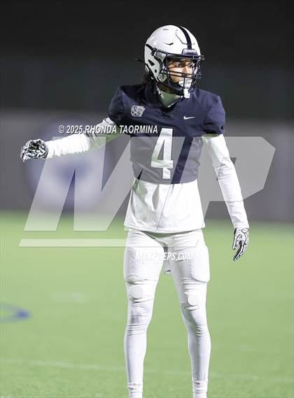 Thumbnail 3 in Iowa Colony vs. Randle (UIL 5A D2 Football Quarterfinal) photogallery.