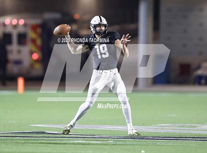 Thumbnail 3 in Iowa Colony vs. Randle (UIL 5A D2 Football Quarterfinal) photogallery.