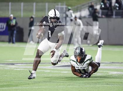 Thumbnail 3 in Iowa Colony vs. Randle (UIL 5A D2 Football Quarterfinal) photogallery.