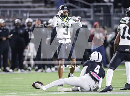 Thumbnail 1 in Iowa Colony vs. Randle (UIL 5A D2 Football Quarterfinal) photogallery.