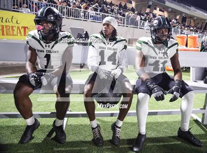 Thumbnail 1 in Iowa Colony vs. Randle (UIL 5A D2 Football Quarterfinal) photogallery.