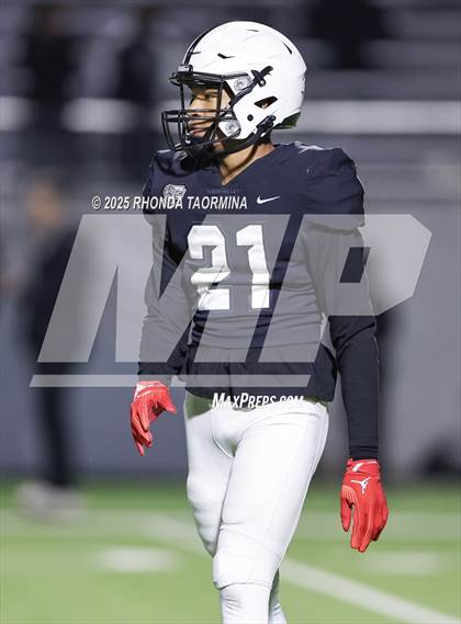 Thumbnail 3 in Iowa Colony vs. Randle (UIL 5A D2 Football Quarterfinal) photogallery.