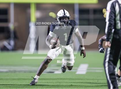 Thumbnail 3 in Iowa Colony vs. Randle (UIL 5A D2 Football Quarterfinal) photogallery.