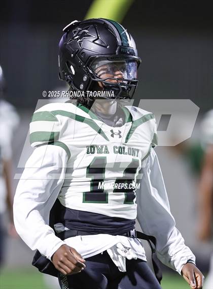 Thumbnail 2 in Iowa Colony vs. Randle (UIL 5A D2 Football Quarterfinal) photogallery.