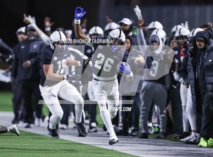 Thumbnail 2 in Iowa Colony vs. Randle (UIL 5A D2 Football Quarterfinal) photogallery.