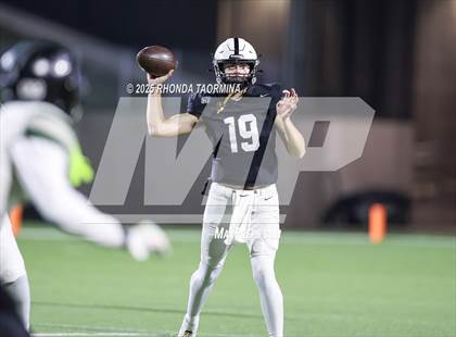 Thumbnail 2 in Iowa Colony vs. Randle (UIL 5A D2 Football Quarterfinal) photogallery.