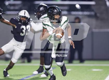 Thumbnail 3 in Iowa Colony vs. Randle (UIL 5A D2 Football Quarterfinal) photogallery.