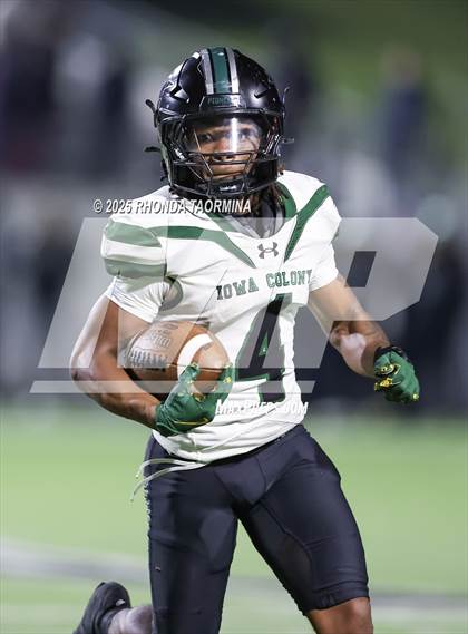 Thumbnail 2 in Iowa Colony vs. Randle (UIL 5A D2 Football Quarterfinal) photogallery.