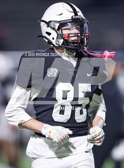 Thumbnail 3 in Iowa Colony vs. Randle (UIL 5A D2 Football Quarterfinal) photogallery.