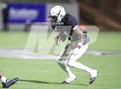 Thumbnail 2 in Iowa Colony vs. Randle (UIL 5A D2 Football Quarterfinal) photogallery.