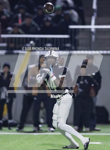 Thumbnail 3 in Iowa Colony vs. Randle (UIL 5A D2 Football Quarterfinal) photogallery.