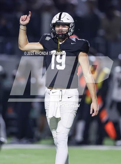 Thumbnail 1 in Iowa Colony vs. Randle (UIL 5A D2 Football Quarterfinal) photogallery.