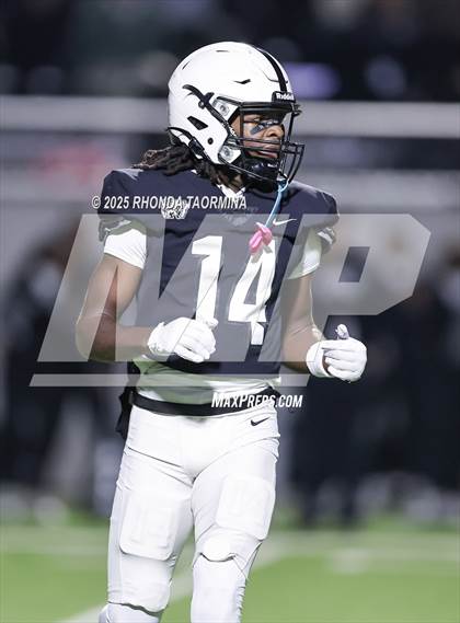 Thumbnail 2 in Iowa Colony vs. Randle (UIL 5A D2 Football Quarterfinal) photogallery.