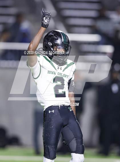 Thumbnail 1 in Iowa Colony vs. Randle (UIL 5A D2 Football Quarterfinal) photogallery.
