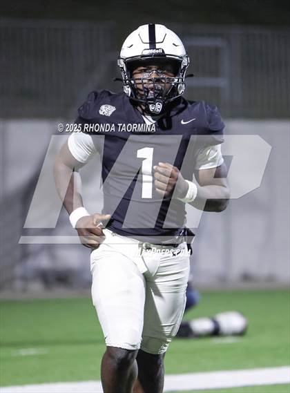 Thumbnail 3 in Iowa Colony vs. Randle (UIL 5A D2 Football Quarterfinal) photogallery.