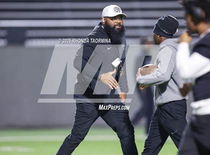 Thumbnail 3 in Iowa Colony vs. Randle (UIL 5A D2 Football Quarterfinal) photogallery.