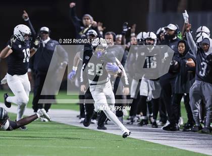 Thumbnail 1 in Iowa Colony vs. Randle (UIL 5A D2 Football Quarterfinal) photogallery.