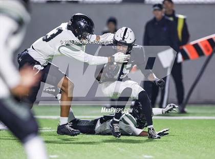 Thumbnail 2 in Iowa Colony vs. Randle (UIL 5A D2 Football Quarterfinal) photogallery.