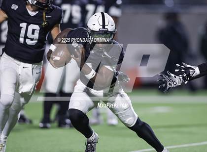 Thumbnail 2 in Iowa Colony vs. Randle (UIL 5A D2 Football Quarterfinal) photogallery.