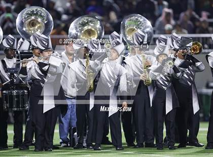 Thumbnail 2 in Iowa Colony vs. Randle (UIL 5A D2 Football Quarterfinal) photogallery.