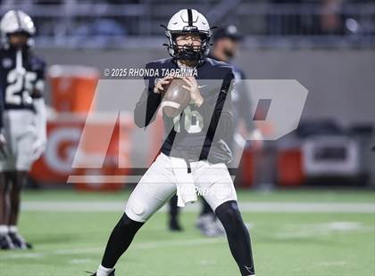 Thumbnail 1 in Iowa Colony vs. Randle (UIL 5A D2 Football Quarterfinal) photogallery.