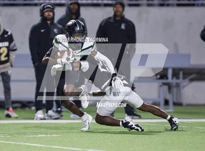 Thumbnail 3 in Iowa Colony vs. Randle (UIL 5A D2 Football Quarterfinal) photogallery.