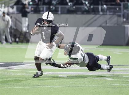 Thumbnail 2 in Iowa Colony vs. Randle (UIL 5A D2 Football Quarterfinal) photogallery.