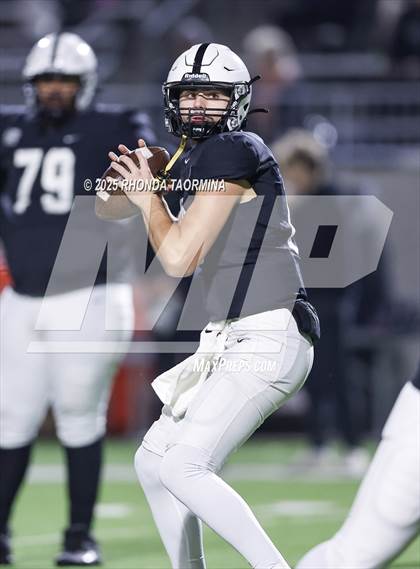 Thumbnail 1 in Iowa Colony vs. Randle (UIL 5A D2 Football Quarterfinal) photogallery.