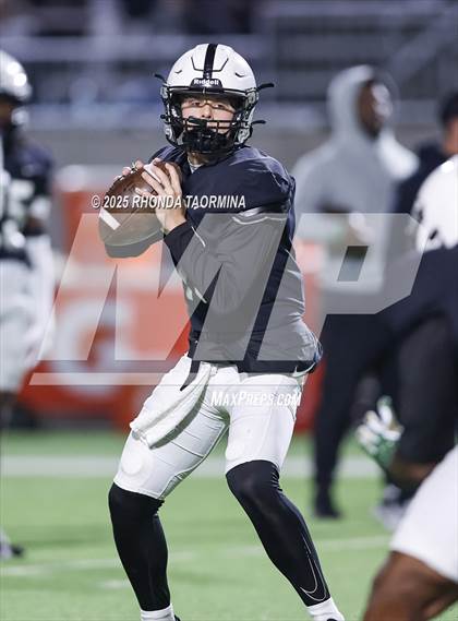 Thumbnail 2 in Iowa Colony vs. Randle (UIL 5A D2 Football Quarterfinal) photogallery.