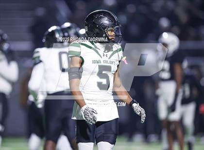 Thumbnail 1 in Iowa Colony vs. Randle (UIL 5A D2 Football Quarterfinal) photogallery.