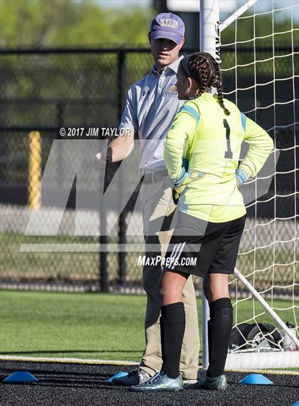 Thumbnail 1 in Mineral Wells vs Wylie (UIL 4A Regional Quarterfinal) photogallery.