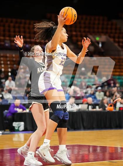 Thumbnail 2 in Alamosa vs Holy Family (CHSAA 4A Great 8) photogallery.