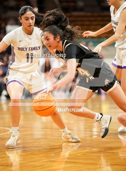 Thumbnail 2 in Alamosa vs Holy Family (CHSAA 4A Great 8) photogallery.