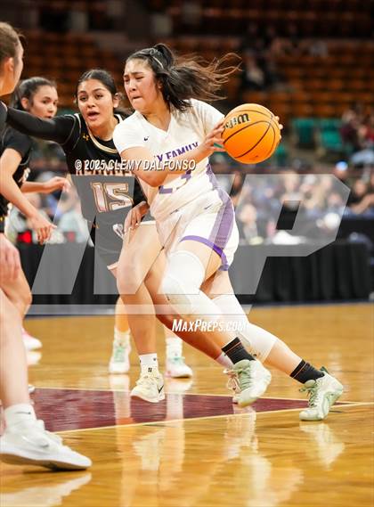 Thumbnail 3 in Alamosa vs Holy Family (CHSAA 4A Great 8) photogallery.