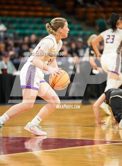 Thumbnail 1 in Alamosa vs Holy Family (CHSAA 4A Great 8) photogallery.